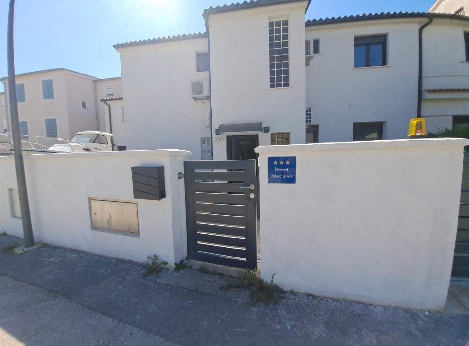 Apartments Finera Pomer Exterior photo